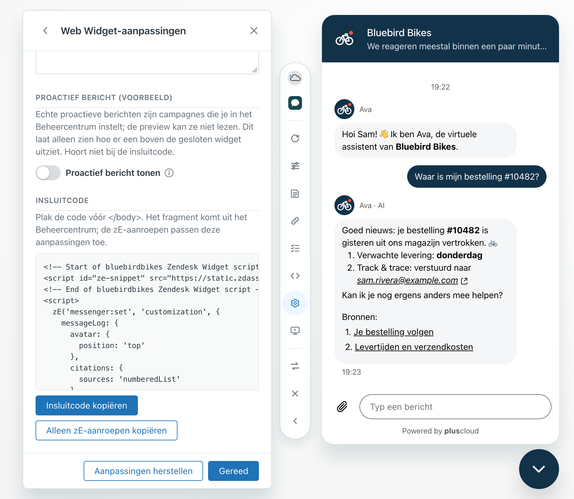 Het paneel Web Widget-aanpassingen, gescrold naar de insluitcode. Het codeblok bevat een voorbeeld van het widgetfragment, gevolgd door een zE messenger:set customization-aanroep met de avatar bovenaan en de bronnen als genummerde lijst. Daaronder staan de knoppen Insluitcode kopiëren en Alleen zE-aanroepen kopiëren.