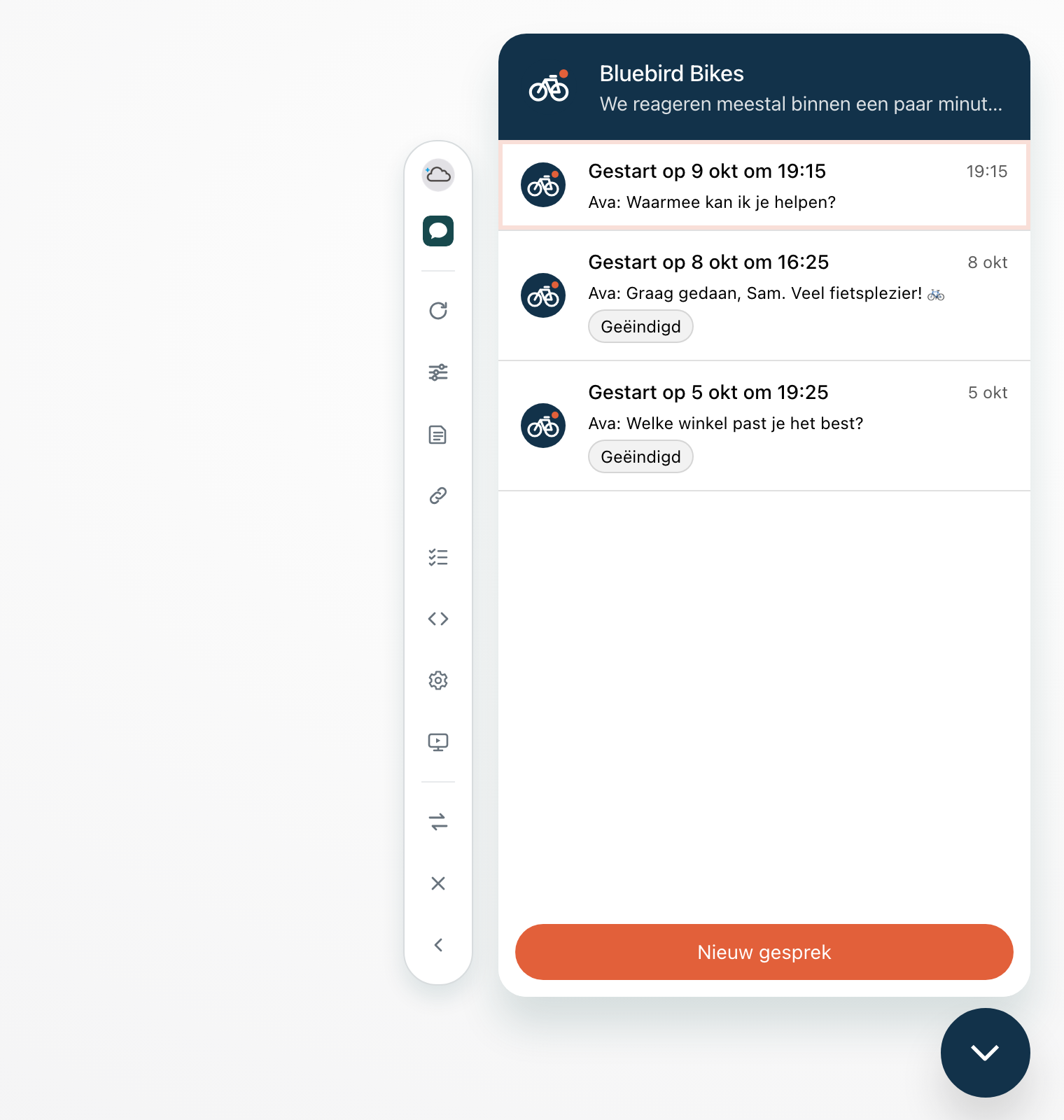 De Web Widget-preview van een fictieve fietsenwinkel met de gesprekkenlijst. Bovenaan staat, gemarkeerd als het geopende gesprek, het lopende testgesprek, vandaag gestart. Daaronder staan twee eerdere testgesprekken, elk met de starttijd, het laatste bericht van de AI-agent, de datum en het label Geëindigd. Onderaan staat de knop Nieuw gesprek.