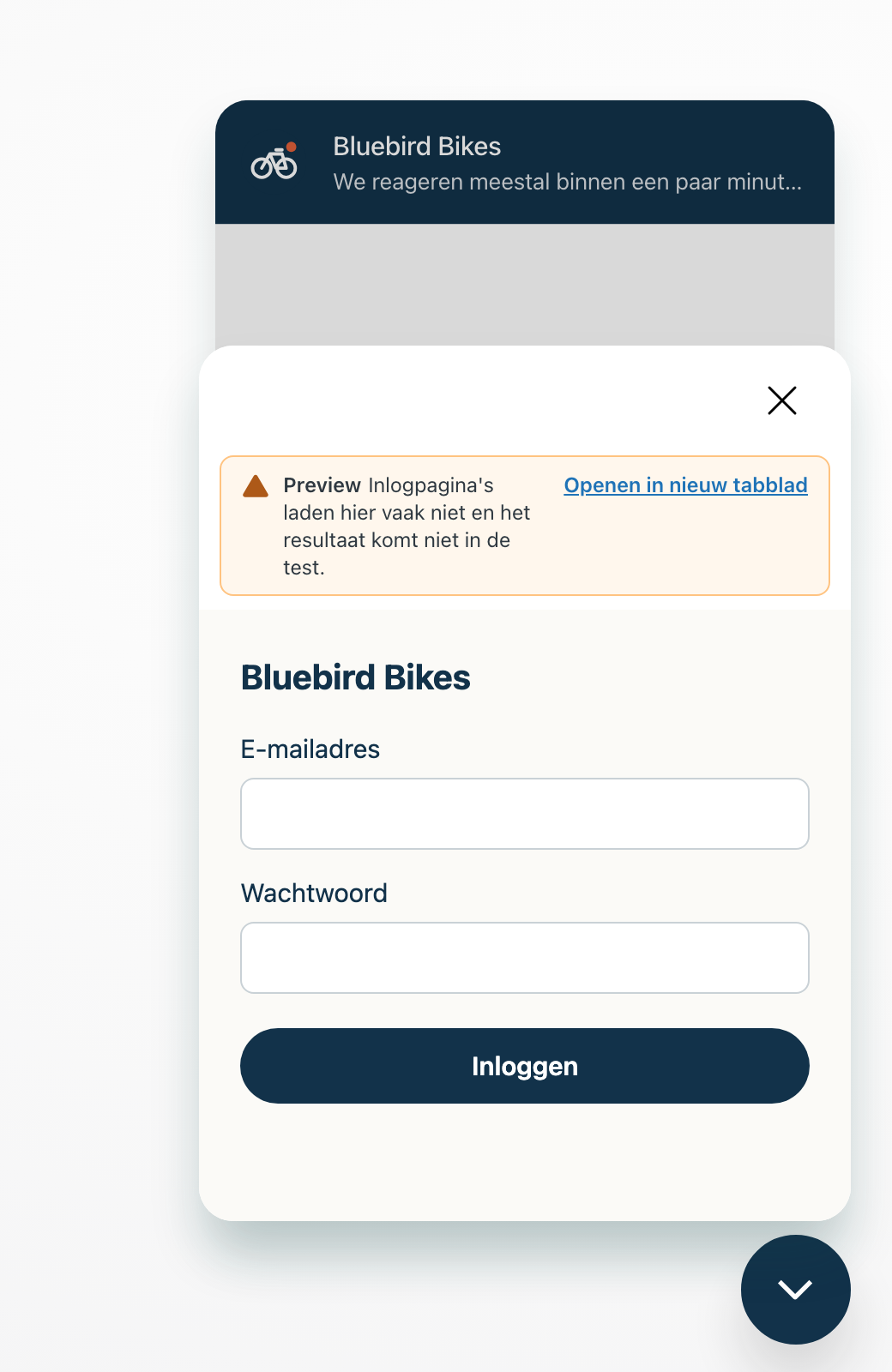 Een webviewpaneel open over de Web Widget-preview met de inlogpagina van een fictieve fietsenwinkel. Een melding bovenaan zegt dat inlogpagina's hier vaak niet laden en dat het resultaat niet in de test komt, met de link Openen in nieuw tabblad.