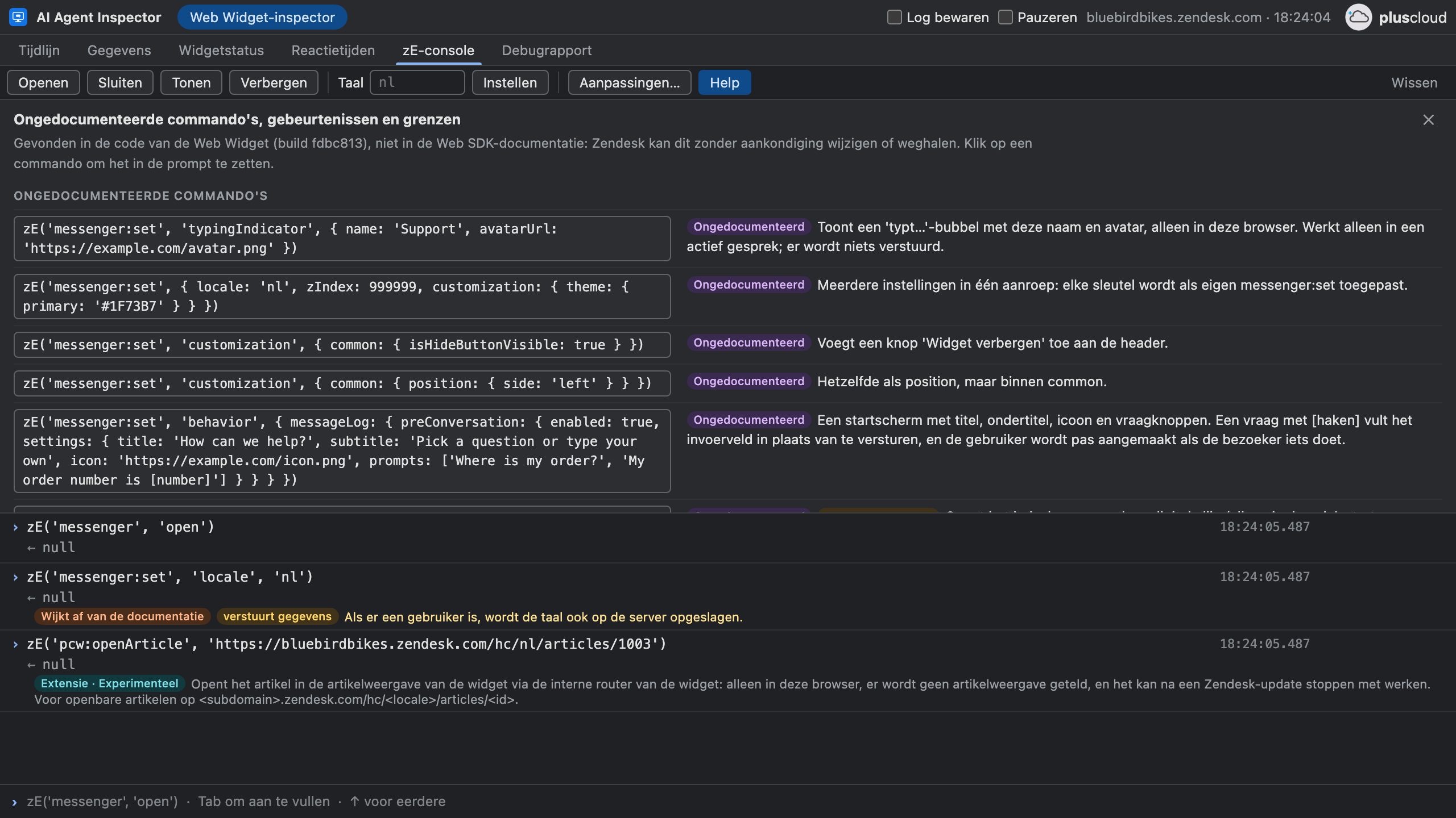 De zE-console met het Help-paneel open, met ongedocumenteerde commando's zoals typingIndicator en isHideButtonVisible met het label Ongedocumenteerd. Daaronder drie uitgevoerde commando's: messenger open, messenger:set locale met de labels Wijkt af van de documentatie en verstuurt gegevens, en pcw:openArticle met het label Extensie · Experimenteel.